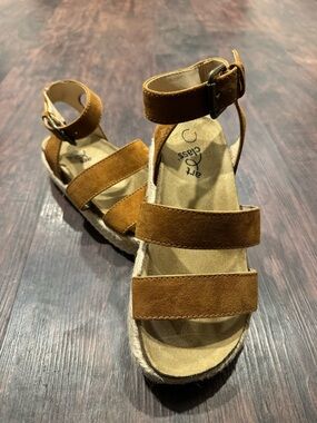 art class Girls Tan Suede Triple-Strap Ankle Buckle Sandals